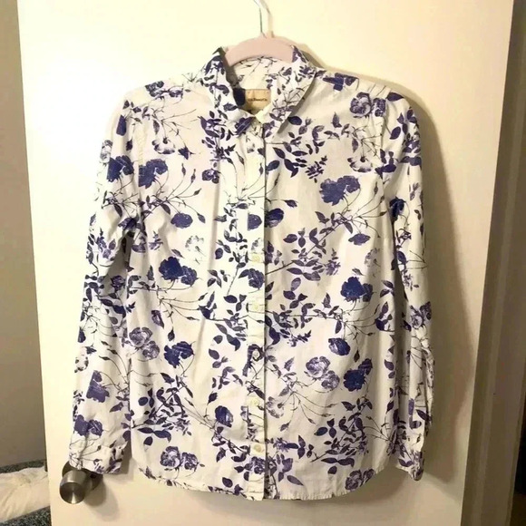 G.H. Bass & Co. Tops - G.H. Bass 100% cotton front button up shirt.